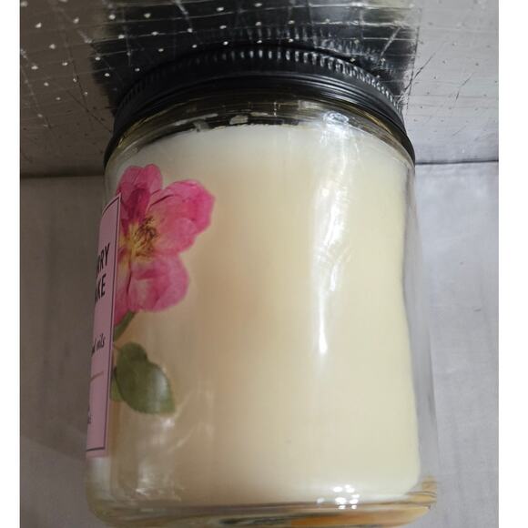 NEW! Bath & Body Works Strawberry Pound Cake Single Wick Candle 2pc Hand Soap - Picture 4 of 4